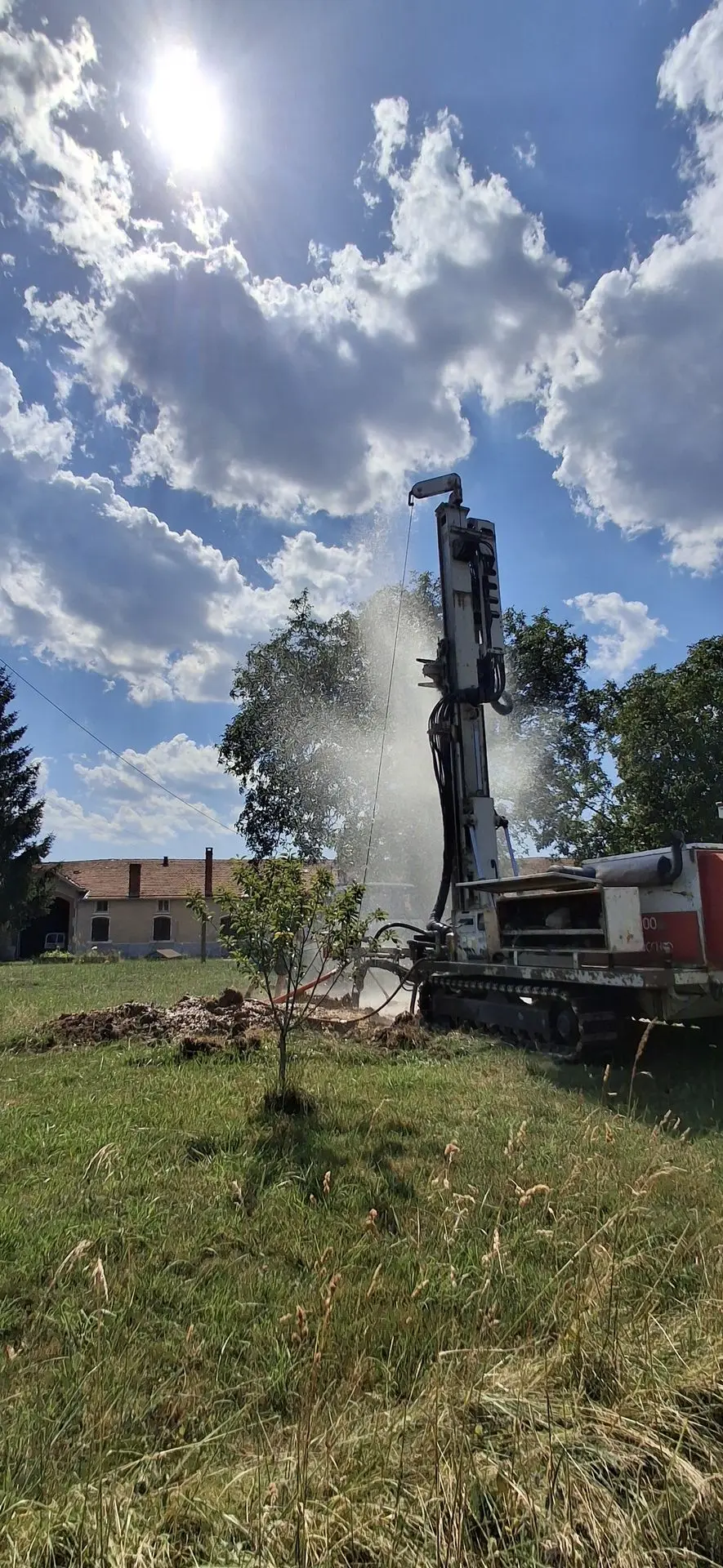 Jet d’eau lors d’un forage de puits